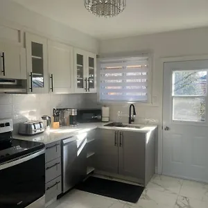 fully-renovated-appartement-with-free-parking.hotels-in-montreal.org/