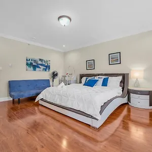 Luxurious Getaway In Vancouver-private With Attached Bathroom Pensión